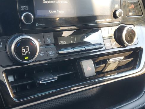 Used 2022 Toyota Highlander XLE image 31