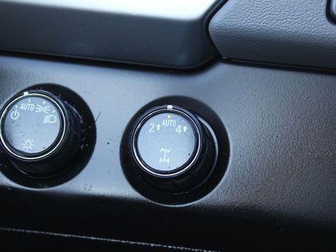 Used 2019 Chevrolet Suburban LT image 31