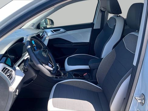 New 2026 Volkswagen Taos SE FWD image 9