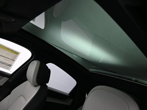 Certified 2026 Porsche Cayenne E-Hybrid Coupe AWD/4WD image 9