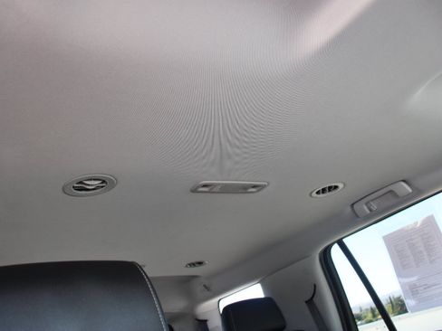 Used 2018 Chevrolet Tahoe Premier AWD/4WD image 27
