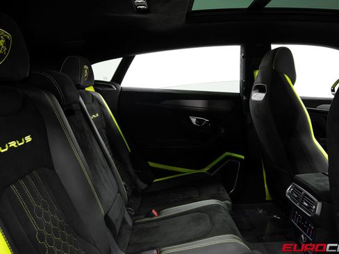 Used 2023 Lamborghini Urus Performante AWD/4WD image 42
