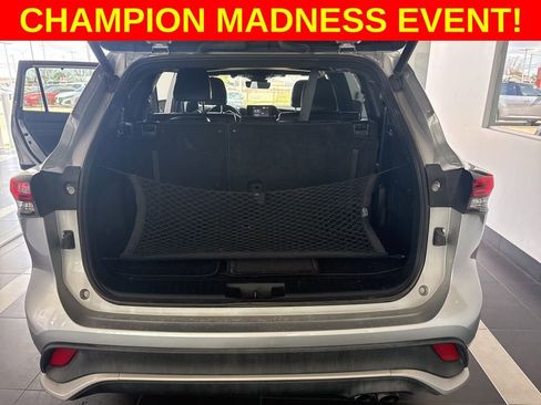 Used 2022 Toyota Highlander XSE image 11