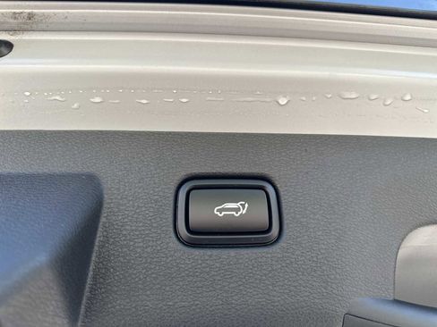 Used 2025 Kia Sportage SX image 23