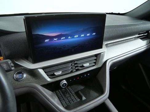 Certified 2025 Ford Explorer Platinum AWD/4WD image 18