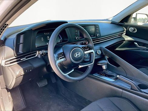 Used 2024 Hyundai Elantra SE FWD image 14