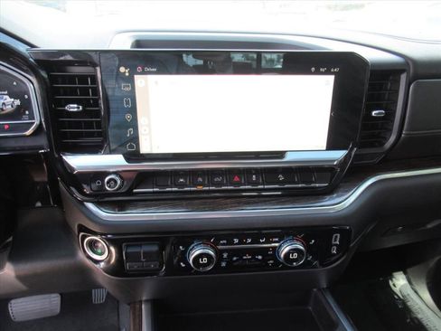 Used 2022 GMC Sierra 1500 Elevation w/ Preferred Package image 25