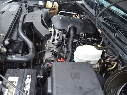 Used 2005 Chevrolet Avalanche Z71 w/ Sun And Sound Package image 33