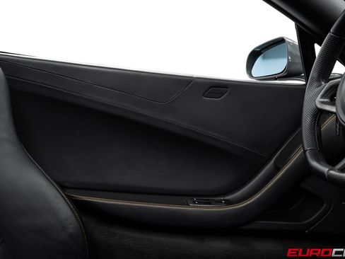 Used 2016 McLaren 675LT Spider RWD image 30
