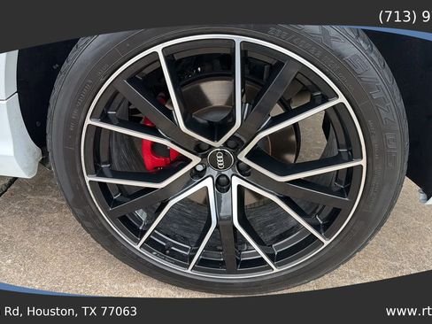 Used 2020 Audi Q8 Prestige w/ Prestige Package image 15