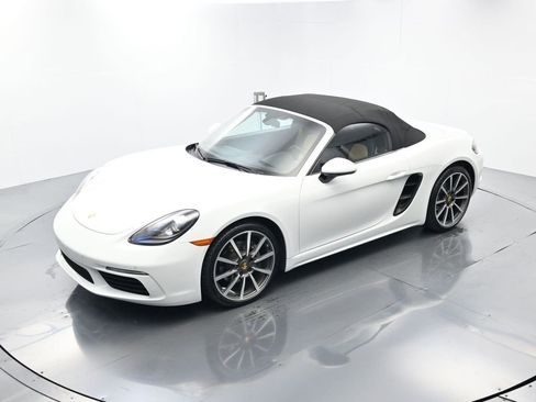 Used 2018 Porsche 718 Boxster image 32