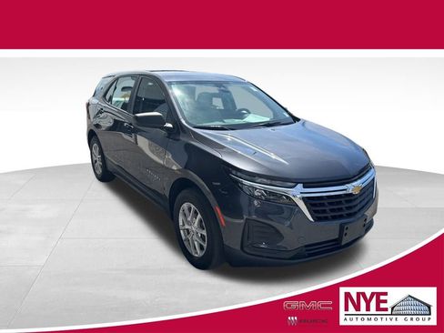 Used 2022 Chevrolet Equinox LS image 1