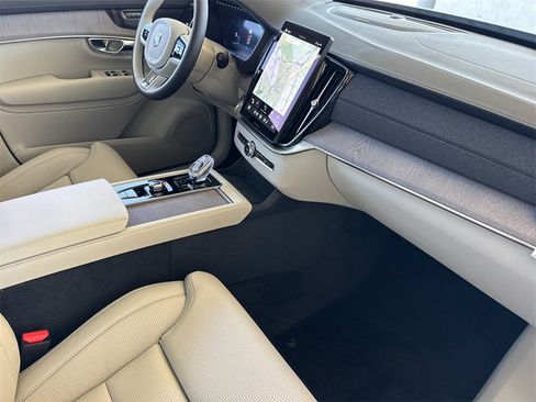 New 2026 Volvo XC90 B6 Ultra image 16
