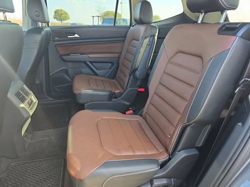 Used 2022 Volkswagen Atlas SEL Premium image 15