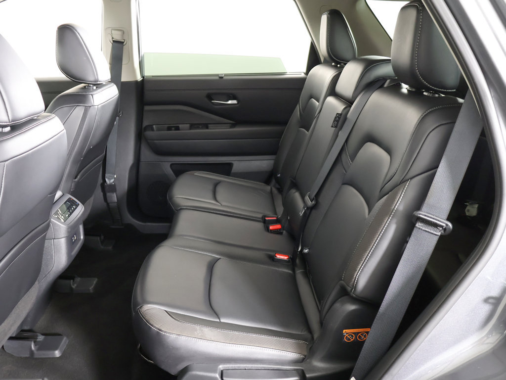 Used 2024 Nissan Pathfinder SL AWD/4WD image 36