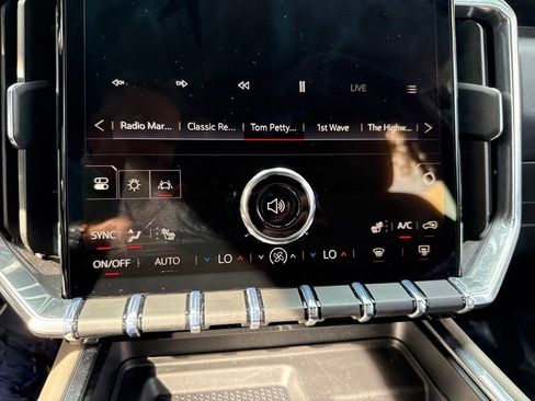 Used 2026 GMC Acadia Elevation w/ Elevation Premium Package FWD image 43