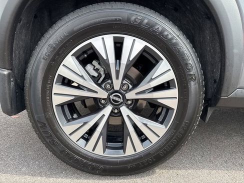 Used 2023 Nissan Rogue SV w/ SV Premium B Package image 12