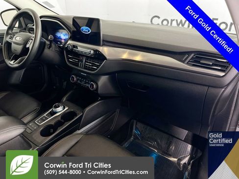 Certified 2022 Ford Escape Titanium w/ Class II Trailer Tow Package image 31