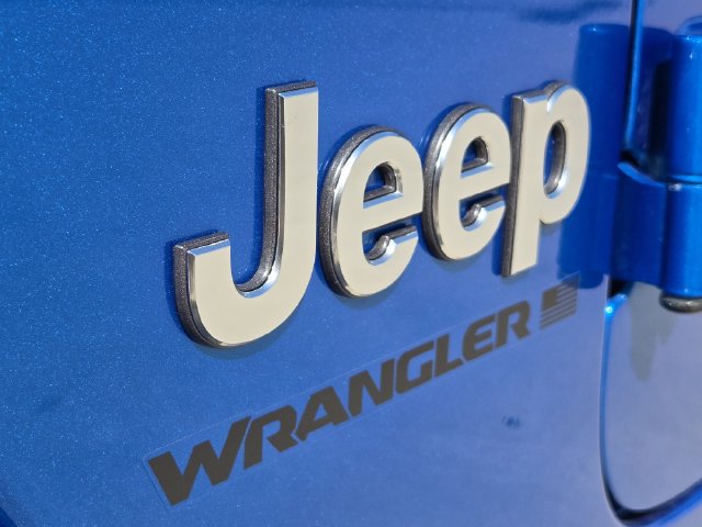 Certified 2024 Jeep Wrangler Unlimited Sahara w/ Technology Group AWD/4WD image 12