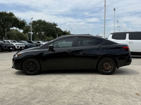 Used 2020 Nissan Versa S FWD image 8