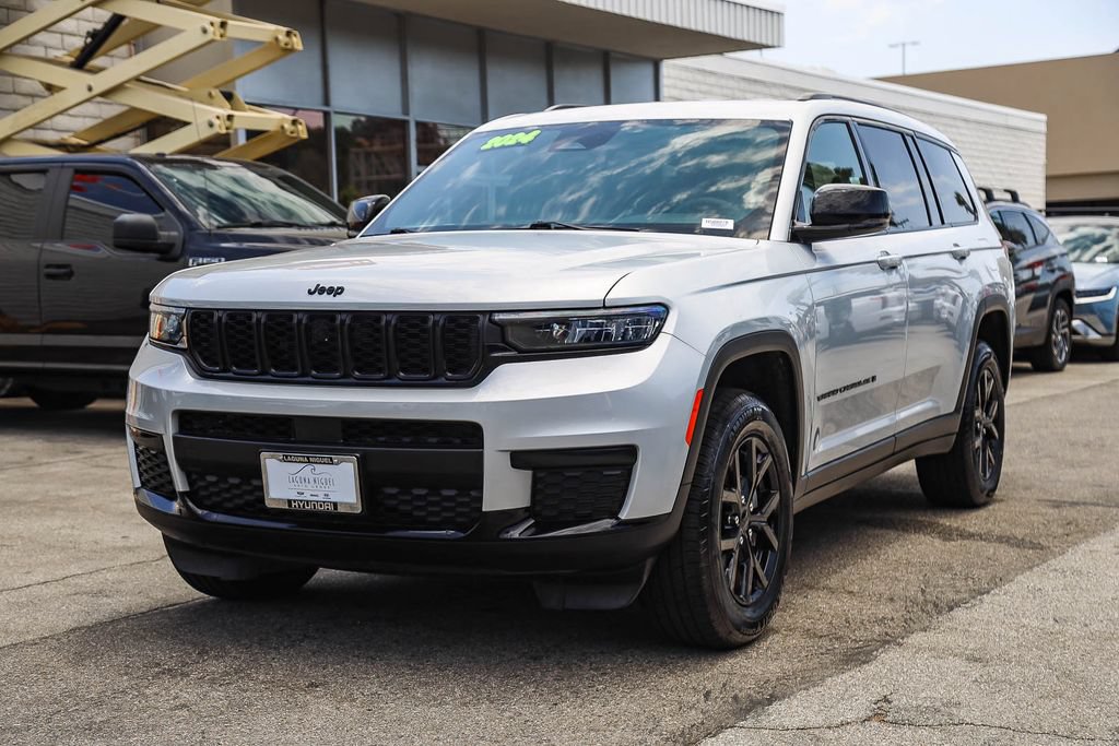 Used 2024 Jeep Grand Cherokee L Laredo AWD/4WD image 3