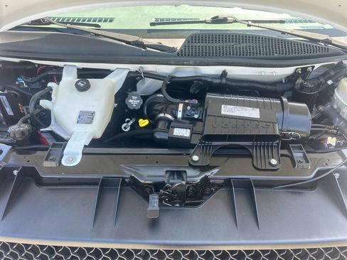 Used 2017 Chevrolet Express 2500 RWD image 18