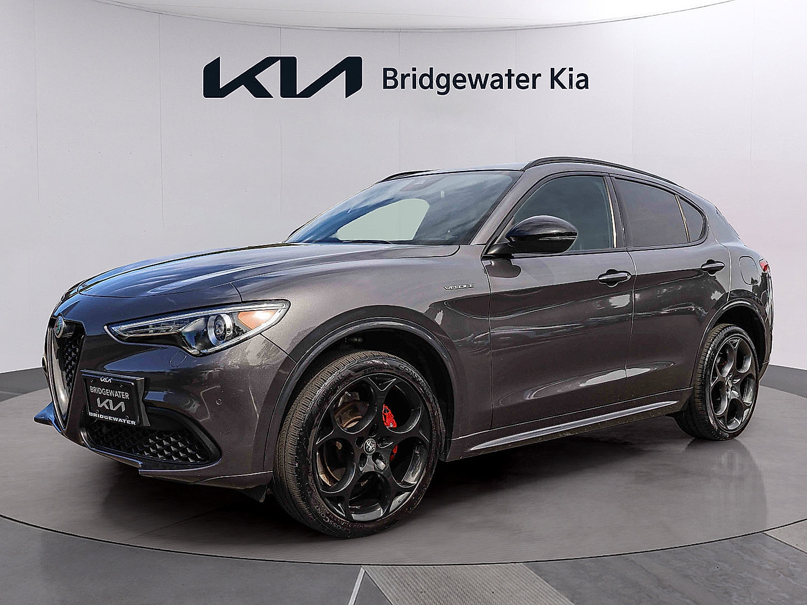 Used 2023 Alfa Romeo Stelvio Veloce AWD/4WD image 3