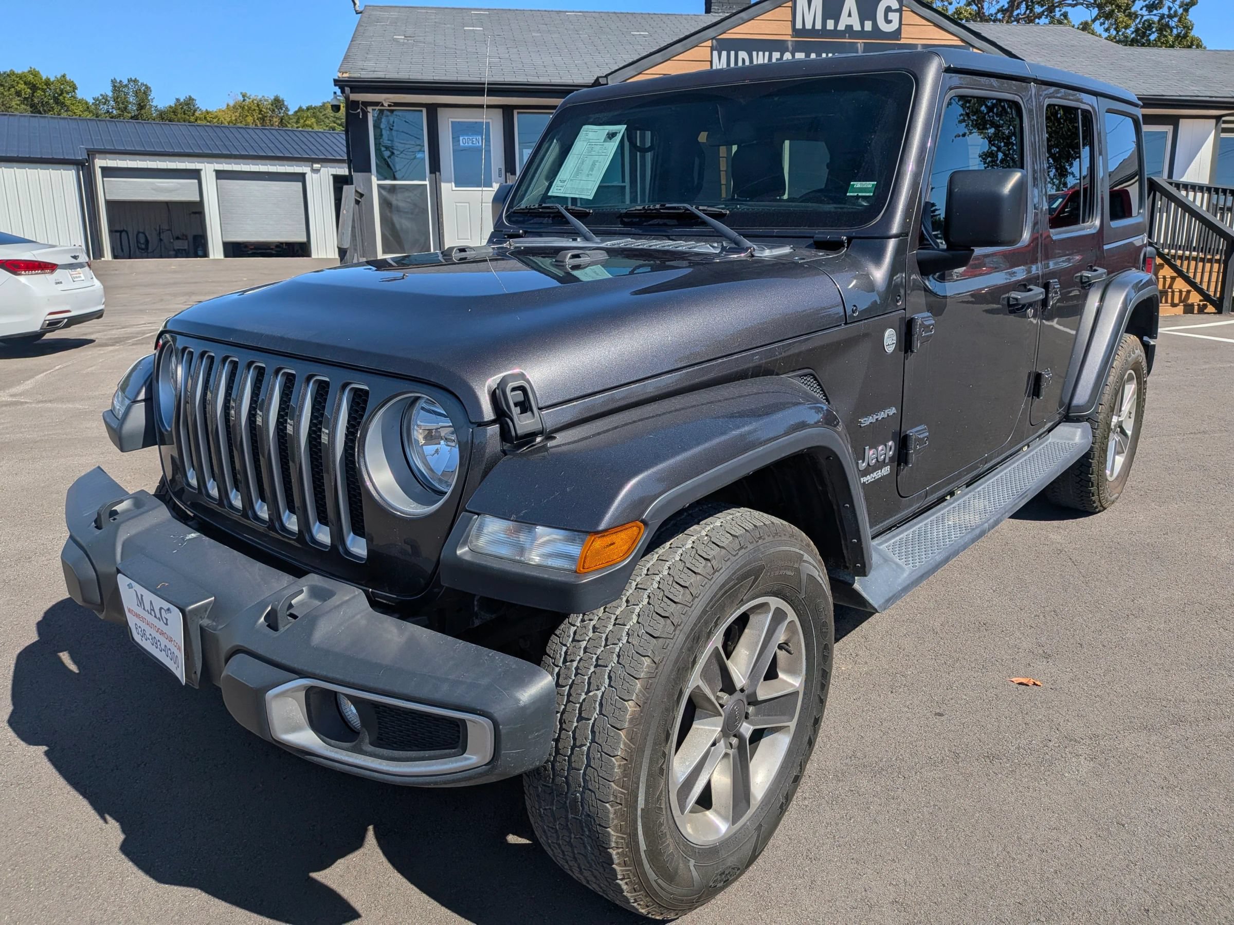 Used 2018 Jeep Wrangler Unlimited Sahara AWD/4WD image 2