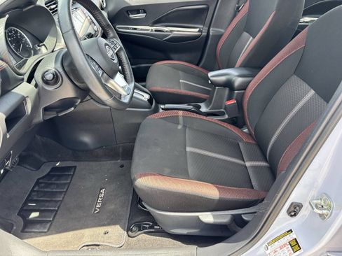 Used 2025 Nissan Versa SR FWD image 19