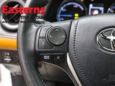 Used 2018 Toyota RAV4 SE AWD/4WD image 15