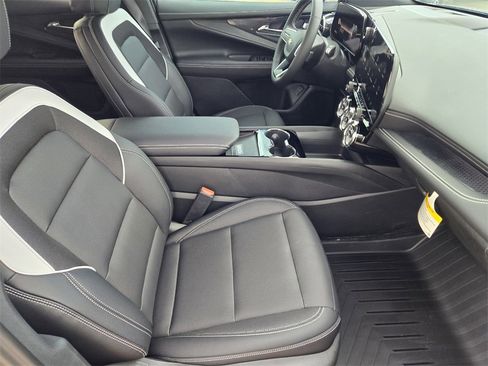 New 2025 Chevrolet Blazer EV LT image 6