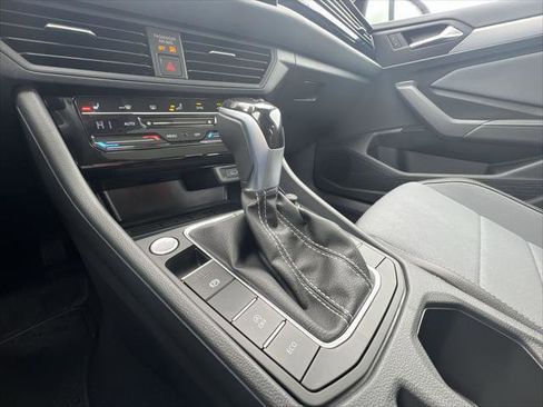 New 2026 Volkswagen Jetta SE FWD image 19