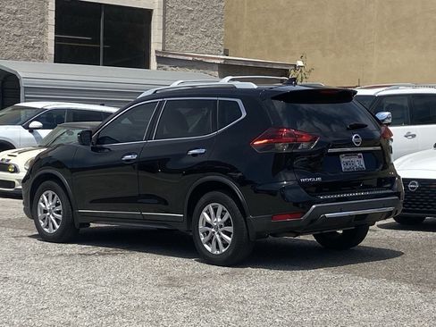 Used 2019 Nissan Rogue SV FWD image 4