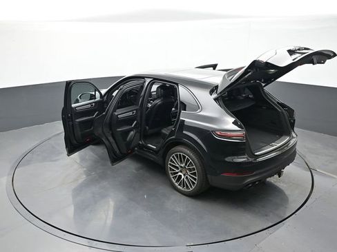 Certified 2023 Porsche Cayenne Platinum Edition AWD/4WD image 28