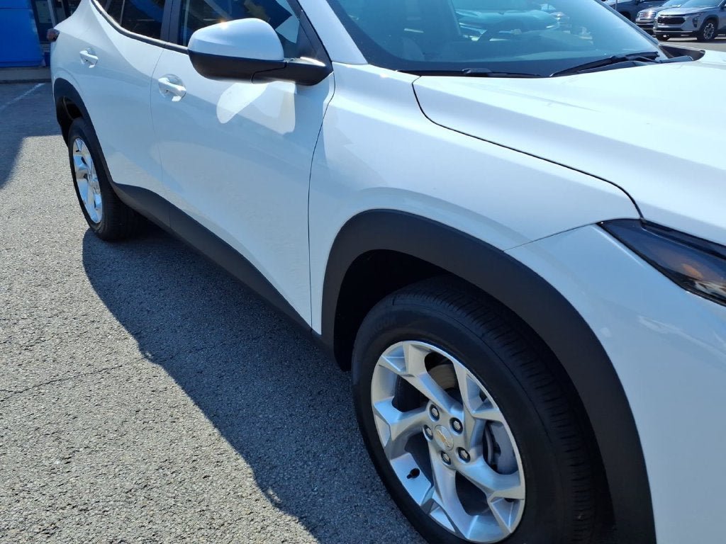 New 2026 Chevrolet Trax LS w/ LS Convenience Package FWD image 19