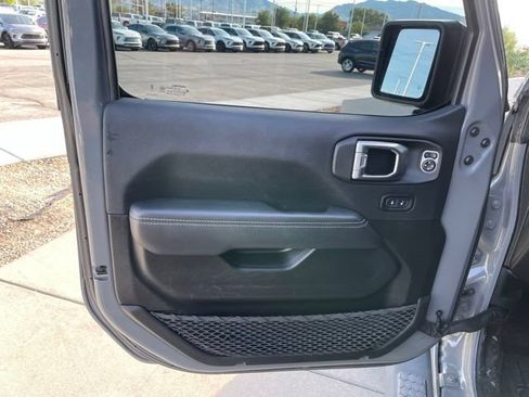 Used 2023 Jeep Wrangler Unlimited Sahara AWD/4WD image 13