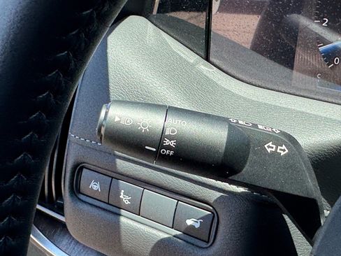 New 2025 Nissan Armada SL w/ Captain's Chari Seat Package image 18