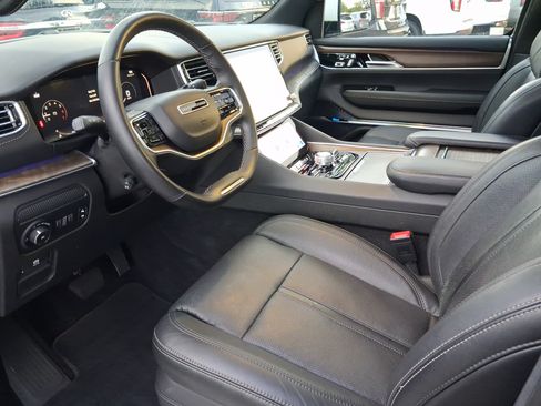 Used 2022 Jeep Grand Wagoneer Series I AWD/4WD image 11