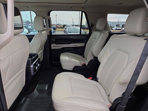 Used 2020 Ford Expedition Platinum image 11