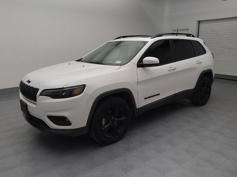 Used 2019 Jeep Cherokee Latitude Plus image 2
