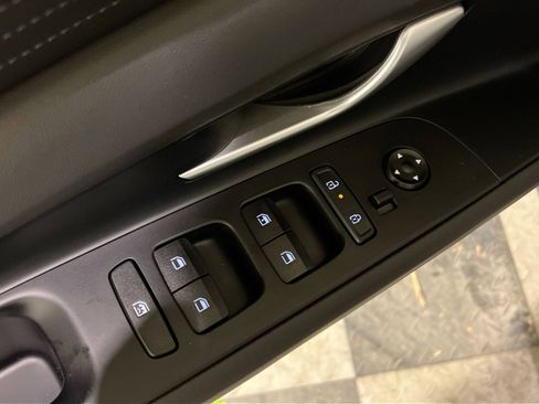 Used 2024 Hyundai Elantra SE image 29