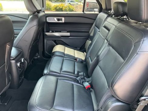 Used 2023 Ford Explorer Limited AWD/4WD image 17