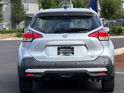 Used 2020 Nissan Kicks SR image 4