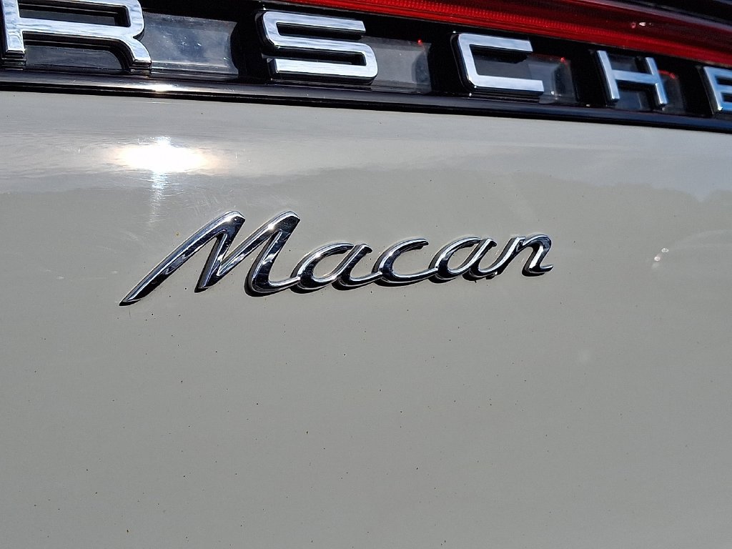 Used 2024 Porsche Macan AWD/4WD image 32