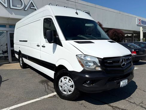 Used 2015 Mercedes-Benz Sprinter 2500 image 1