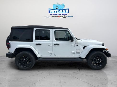 Used 2023 Jeep Wrangler Unlimited Sahara w/ Cold Weather Group AWD/4WD image 6