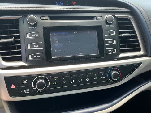 Used 2019 Toyota Highlander LE FWD image 23