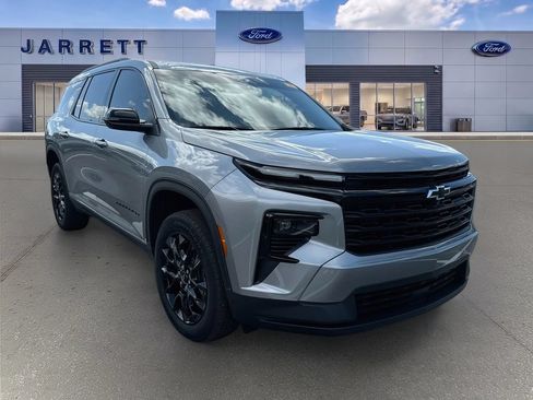 Used 2026 Chevrolet Traverse LT w/ Midnight/Sport Edition FWD image 1