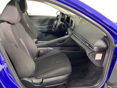 Used 2025 Hyundai Elantra Hybrid FWD image 12