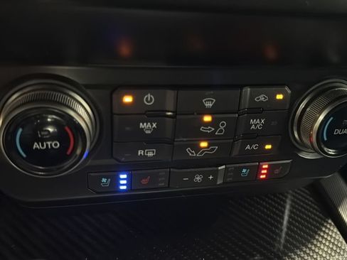 Used 2019 Ford F150 Raptor w/ Equipment Group 802A Luxury AWD/4WD image 32